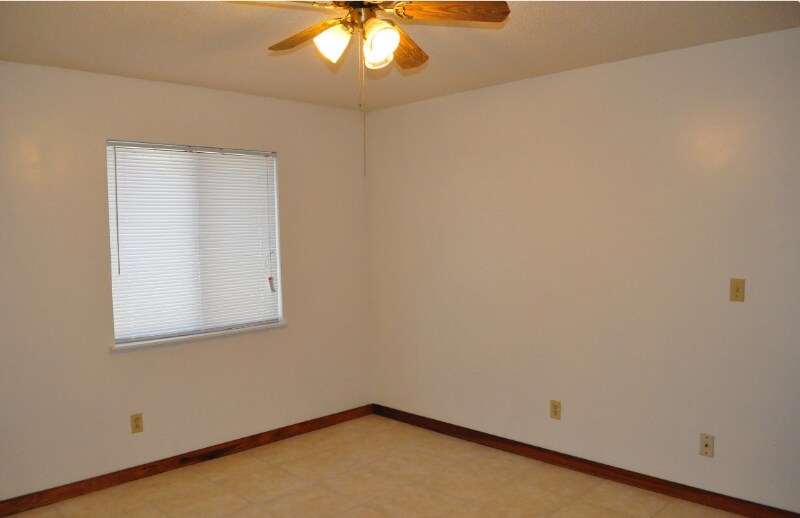 Building Photo - 916 Spring St NW