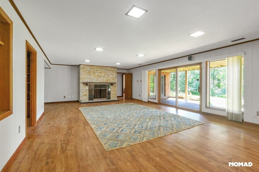 Building Photo - 139 Ladue Oaks Dr