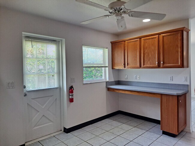 Building Photo - Available Mid-Nov! 3BR 2BA OFF RIVERSIDE DR FOR RENT