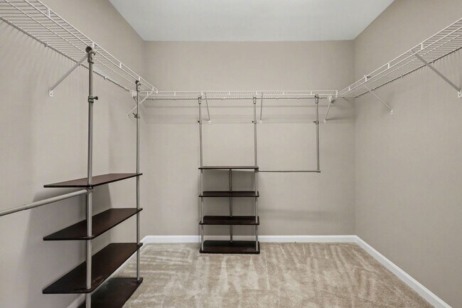 Building Photo - Beautiful 4-Bedroom End-Unit Townhome in West Cary | Open Floor Plan | Prime Location