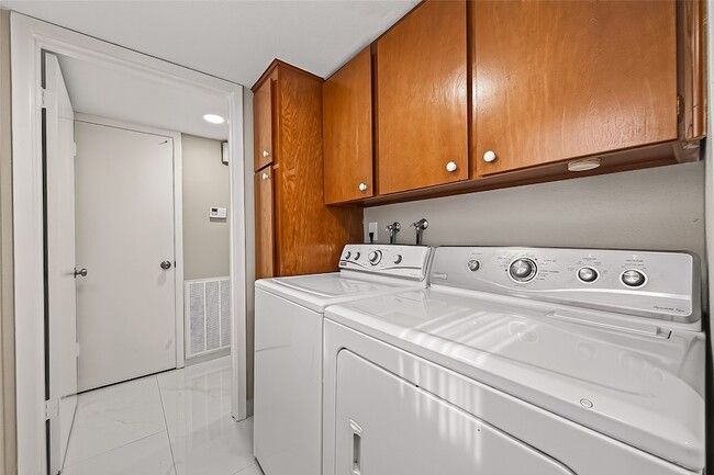 Building Photo - 6649 De Moss Dr