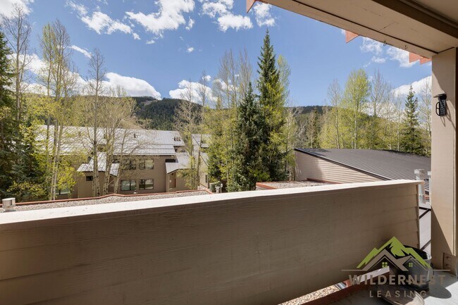 Building Photo - Steps to the Runs, Mountain Views, Spacious Ski Run 1 Bedroom Condo