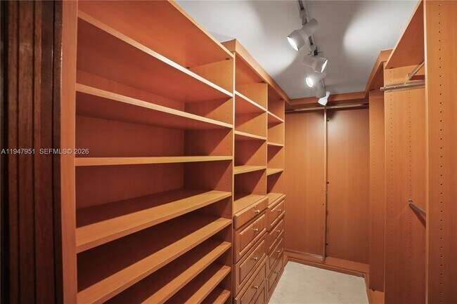 Building Photo - 19355 Turnberry Way