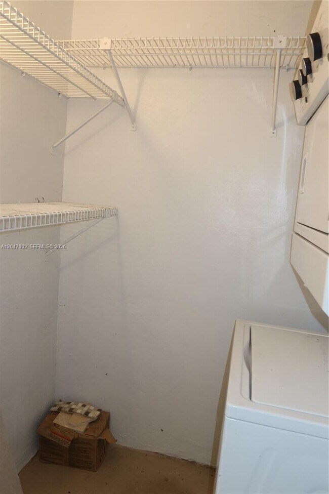 Building Photo - 10835 SW 112th Ave
