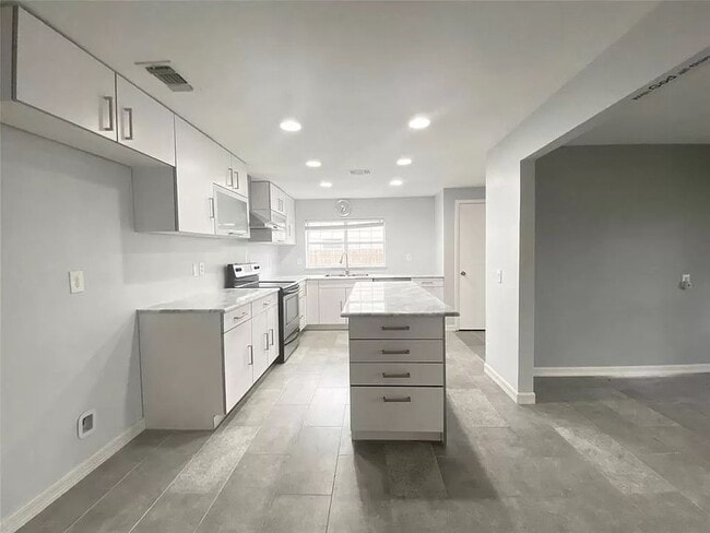 Building Photo - 1316 Dunbarton Dr