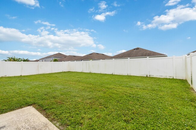 Building Photo - Beautiful 4/2 Energy Efficient Home in St....