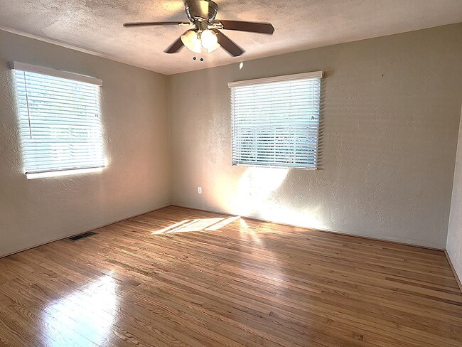 Building Photo - Updated 3-bedroom, 2-bath home