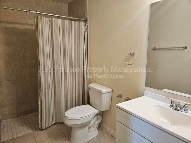 Building Photo - 542 SE 6th Pl