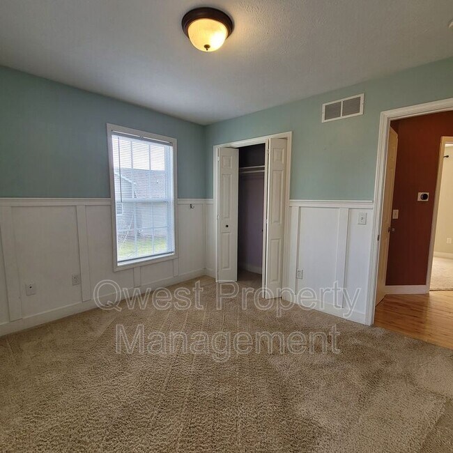 Building Photo - 79 River St