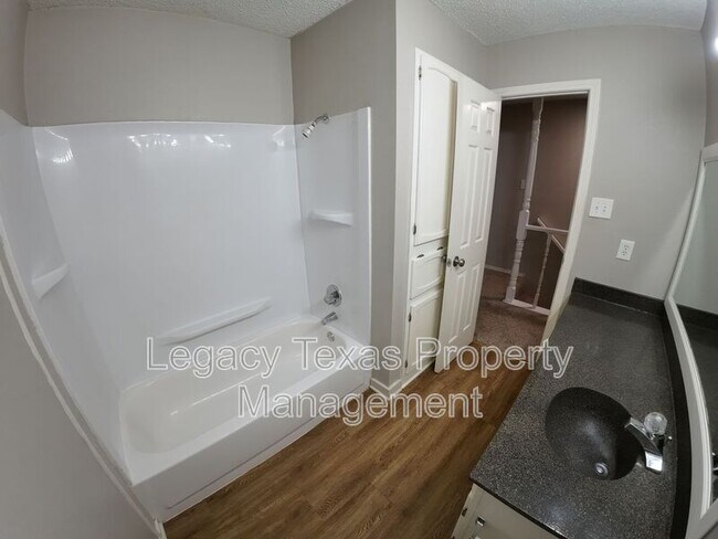 Building Photo - 1607 Sun Valley Dr