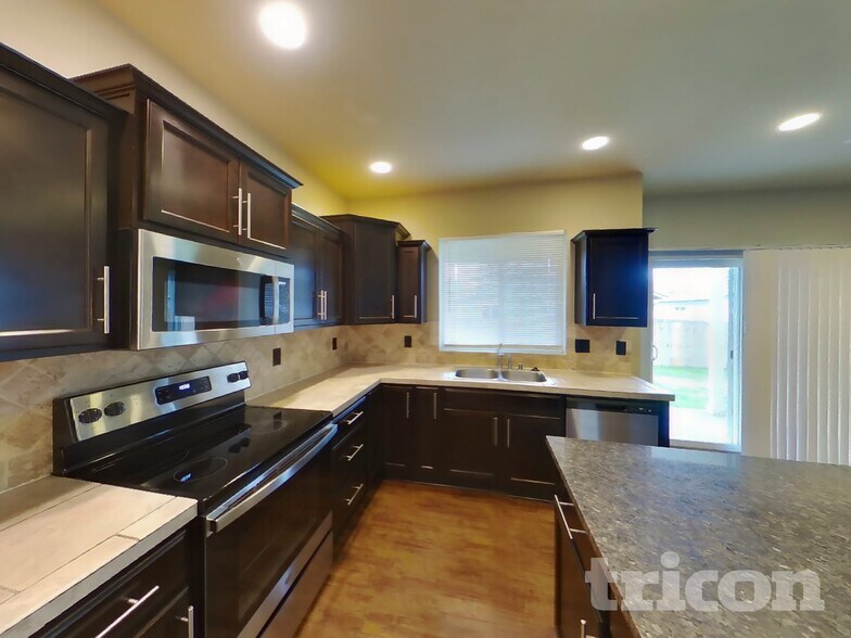 Building Photo - 730 205th St Ct E