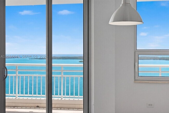 Building Photo - 808 Brickell Key Dr