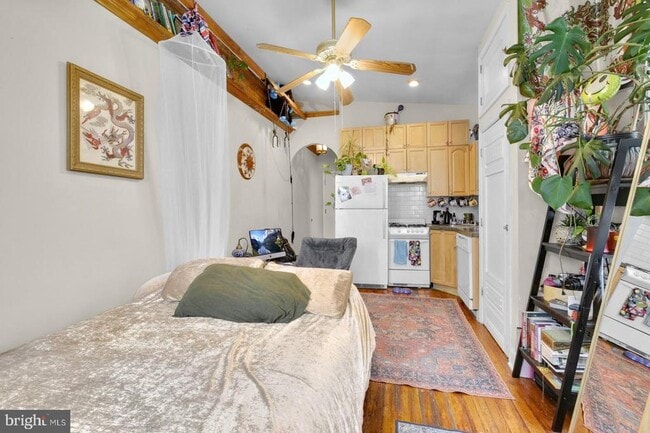 Primary Photo - 858 N 25th St