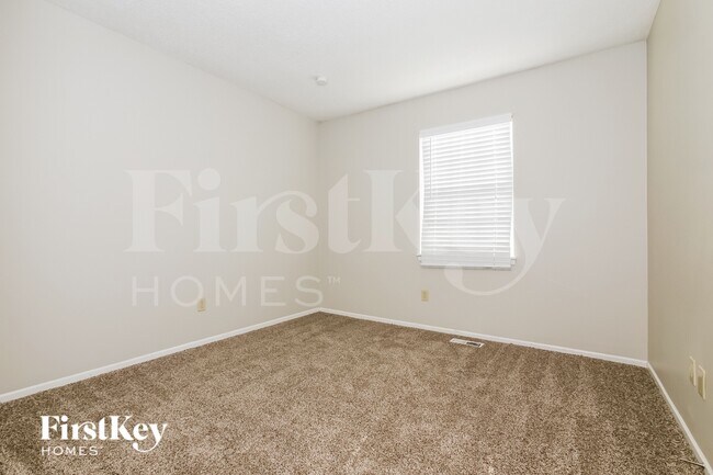 Building Photo - 14000 S Tomahawk Dr