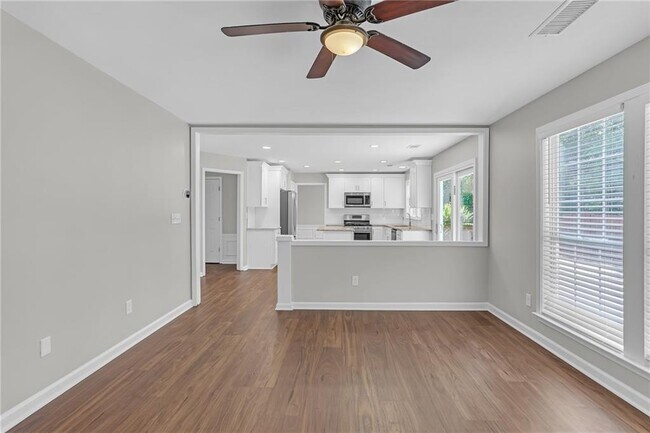 Building Photo - 3527 Chastain Glen Ln NE