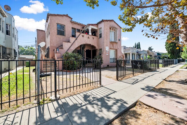 Building Photo - 1050 57th St