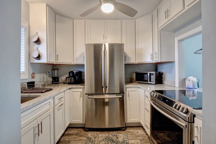 Building Photo - 302 Canal Dr