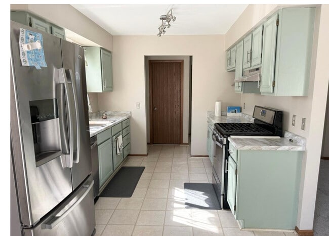 Building Photo - 405 E Elm St