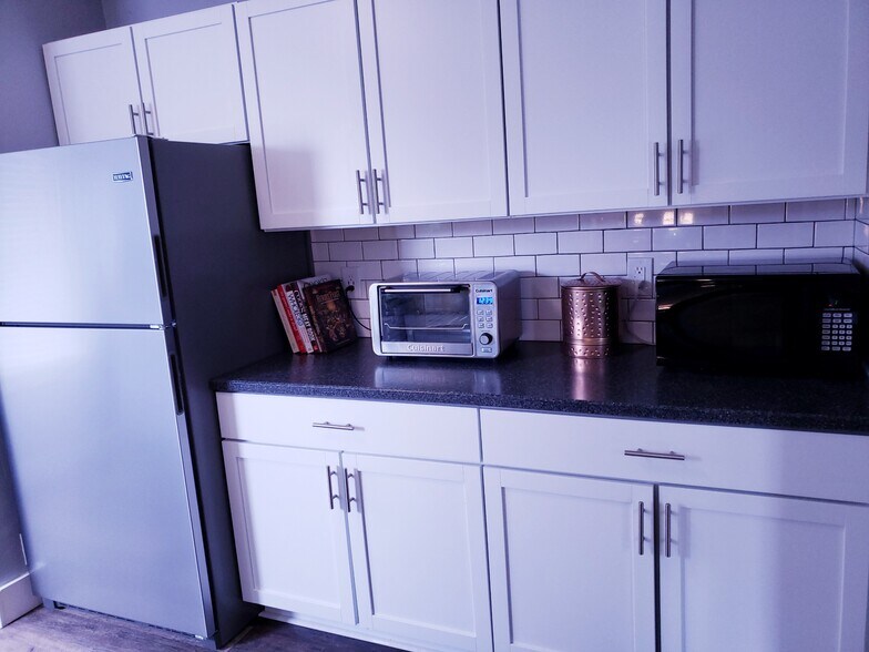 Remodeled Kitchen - 2439A S Austin St