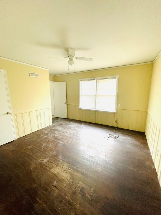 Building Photo - ** 3 bed 1 bath located in Druid Hills ** ...