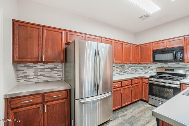 Building Photo - 6753 Parque Del Sol Dr