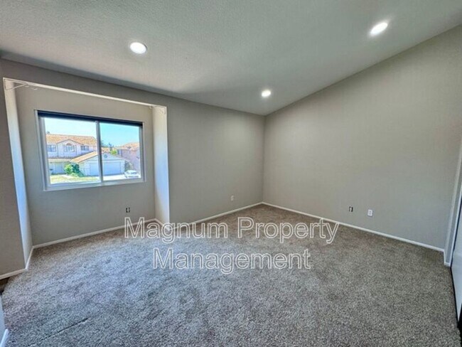 Building Photo - 39739 Creative Dr