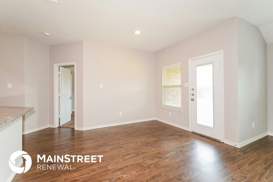 Building Photo - 571 Kara Dr