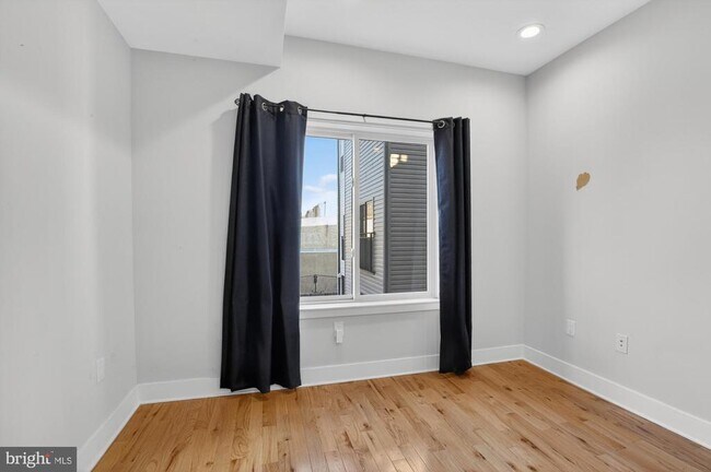 Building Photo - 431 W Norris St