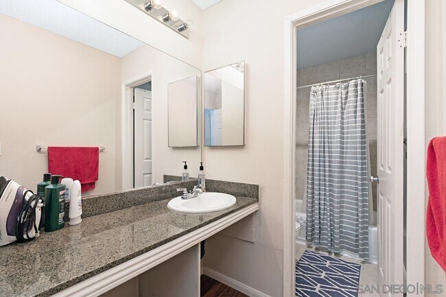 Building Photo - 7455 Charmant Dr