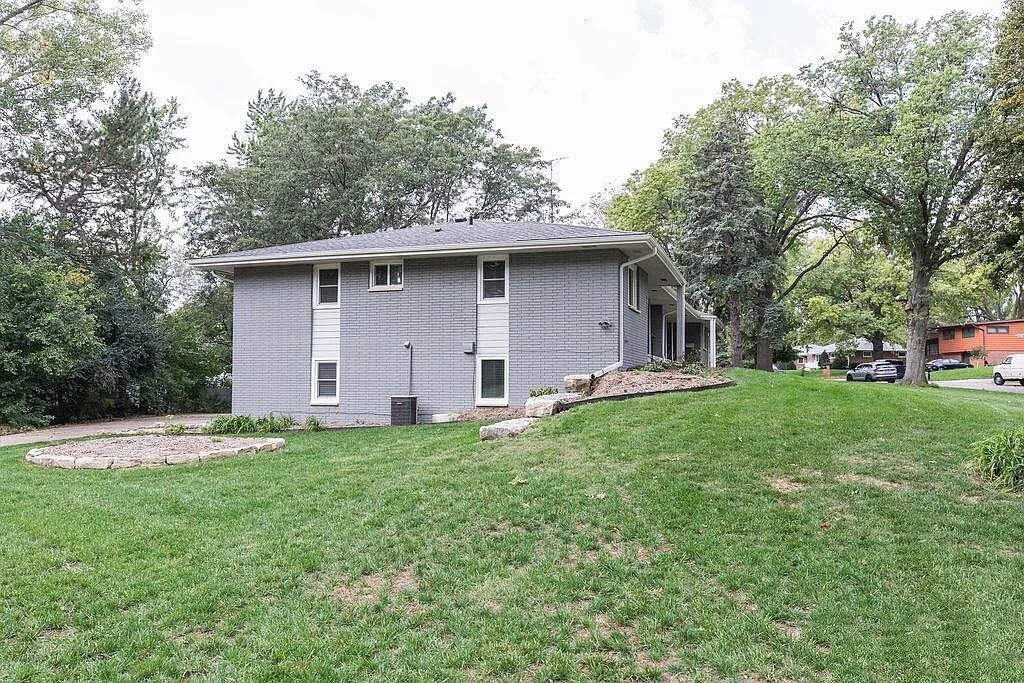 Building Photo - 2535 Saint Thomas Dr