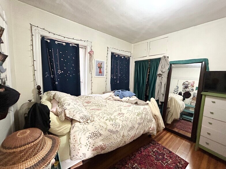 Building Photo - 96 Calumet St