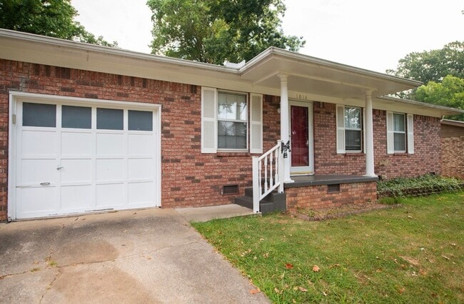 Building Photo - 1016 Grayland Dr