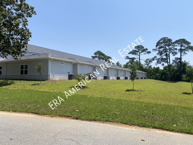 Building Photo - Just 2 miles from Hurlburt Field AFB!