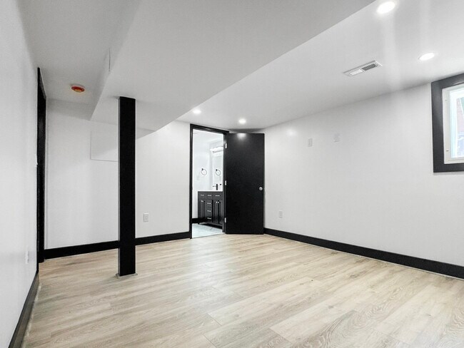 Building Photo - 2325 Reisterstown Rd