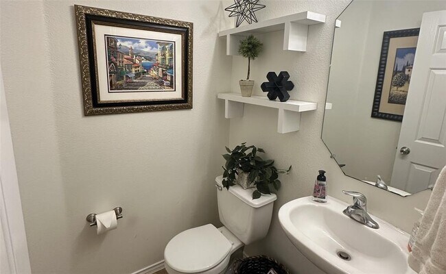 Building Photo - 307 Grutsch Dr