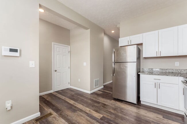 Building Photo - 1363 Summit St