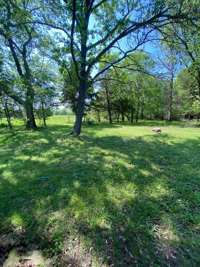 Building Photo - Country Living! Cute 2 bedroom 1 bath home...