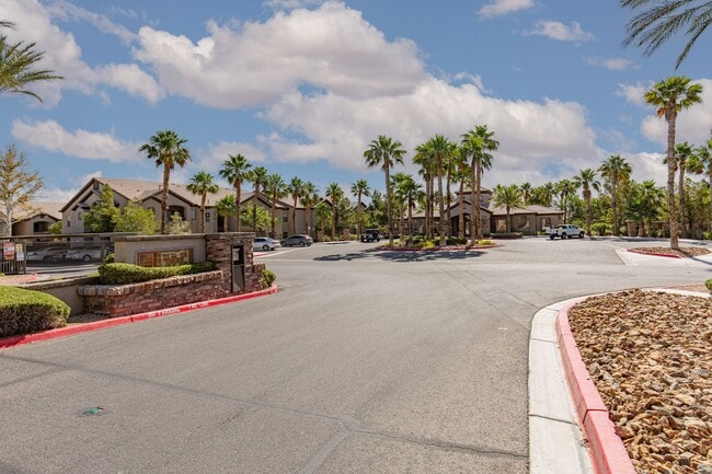 Building Photo - 1st floor unit in well maintained gated NW community with pool and spa