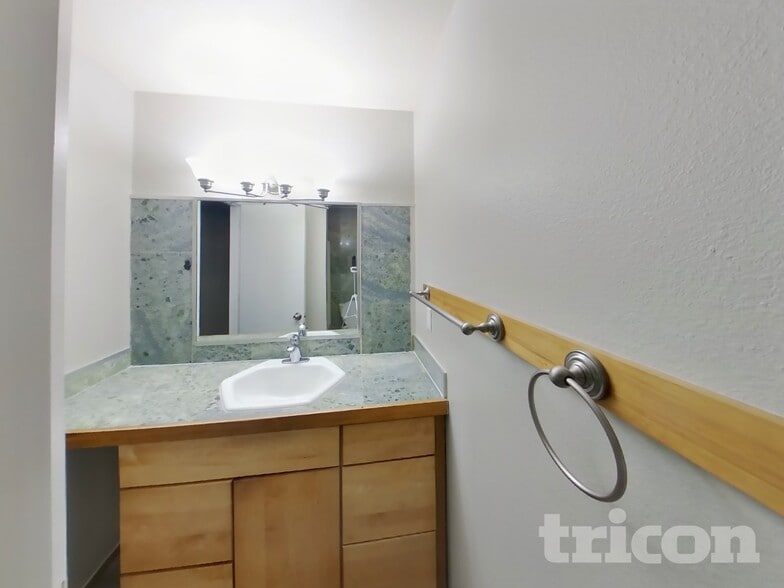 Building Photo - 9413 14th Ave SW