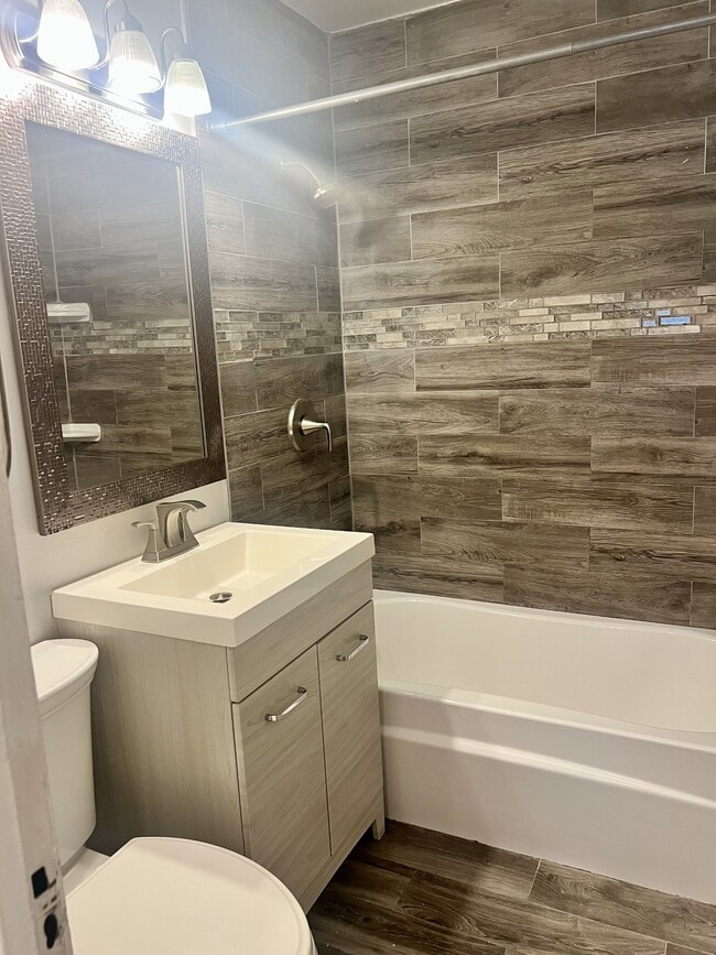 Building Photo - 3012 Oxon Run Ct