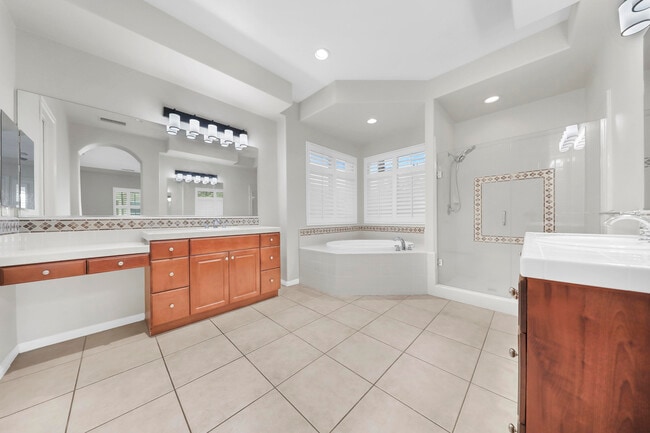 Building Photo - 112 Tesori Dr