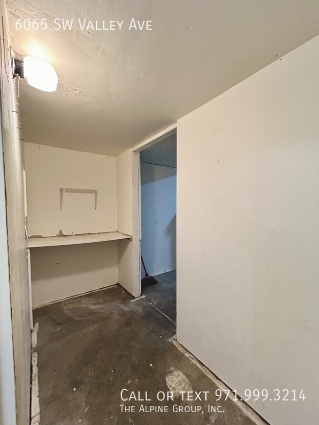 Building Photo - 6065 SW Valley Ave