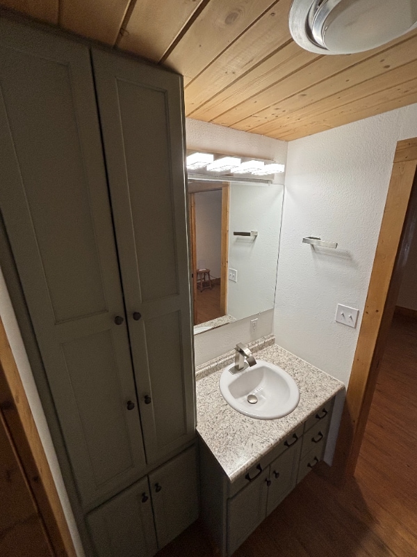 Building Photo - 207 Miles Ave