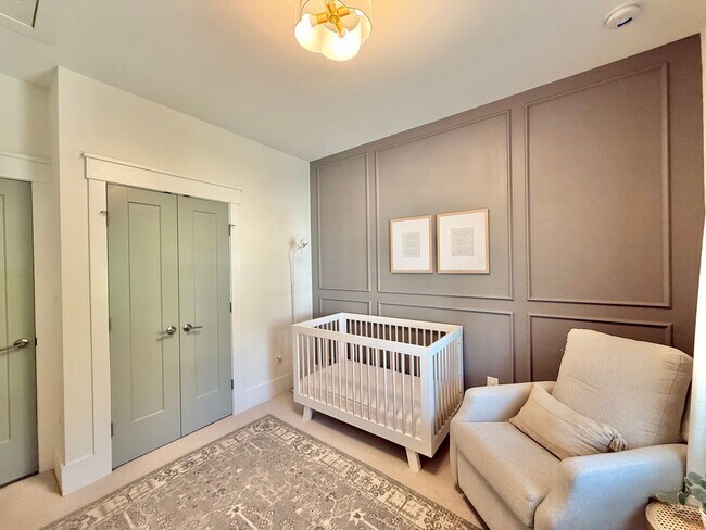 Building Photo - Stunning 3BD, 2.5BA Downtown Raleigh Home with Modern Updates, Large Fenced In Backyard, Fire Pit...