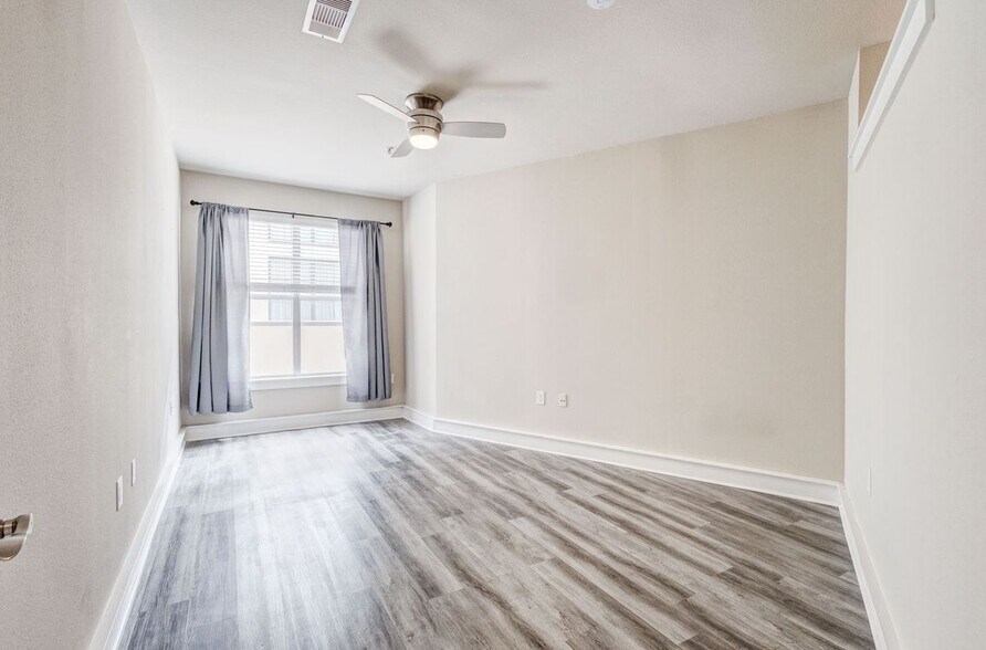 Building Photo - 3320 Camp Bowie Blvd