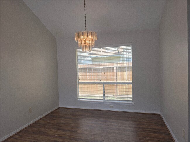 Building Photo - 15330 Oak Terrace Dr