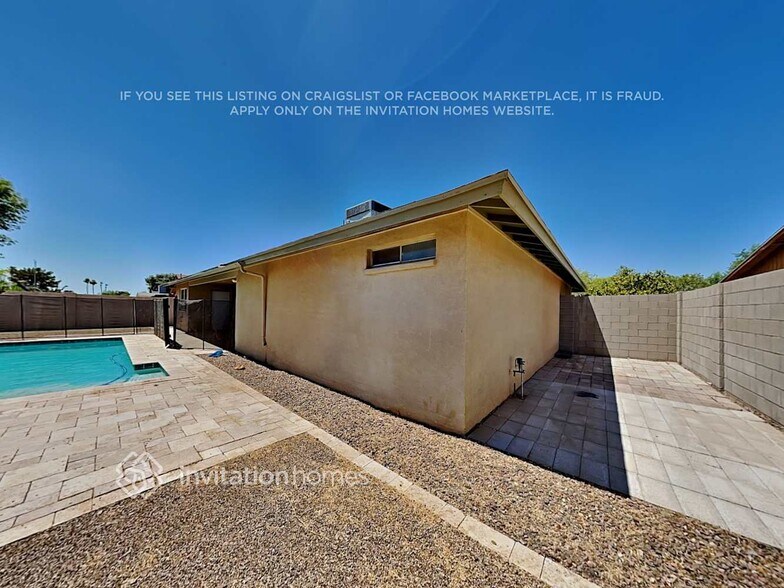 Building Photo - 3229 E Emelita Ave