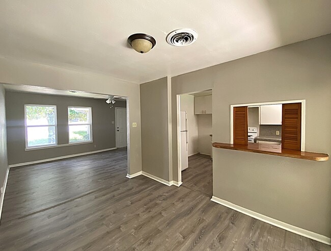 Building Photo - 2306 Poage Ave