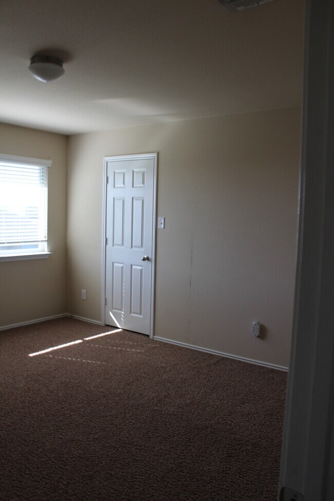Building Photo - Over 3000 square feet with 3 car garage!