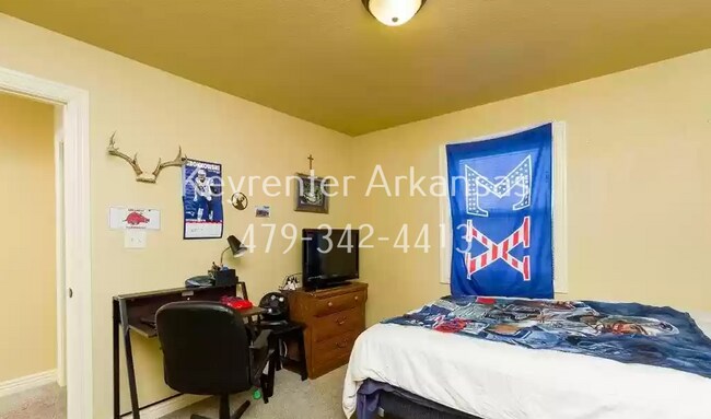 Building Photo - Beautiful Home Near the University!